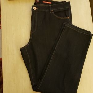 Straight Leg/Skinny Jeans